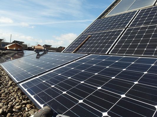 60 irrigação agrícola solar do painel 280W 300W 315W 24v 400w 330w da mono meia pilha das pilhas